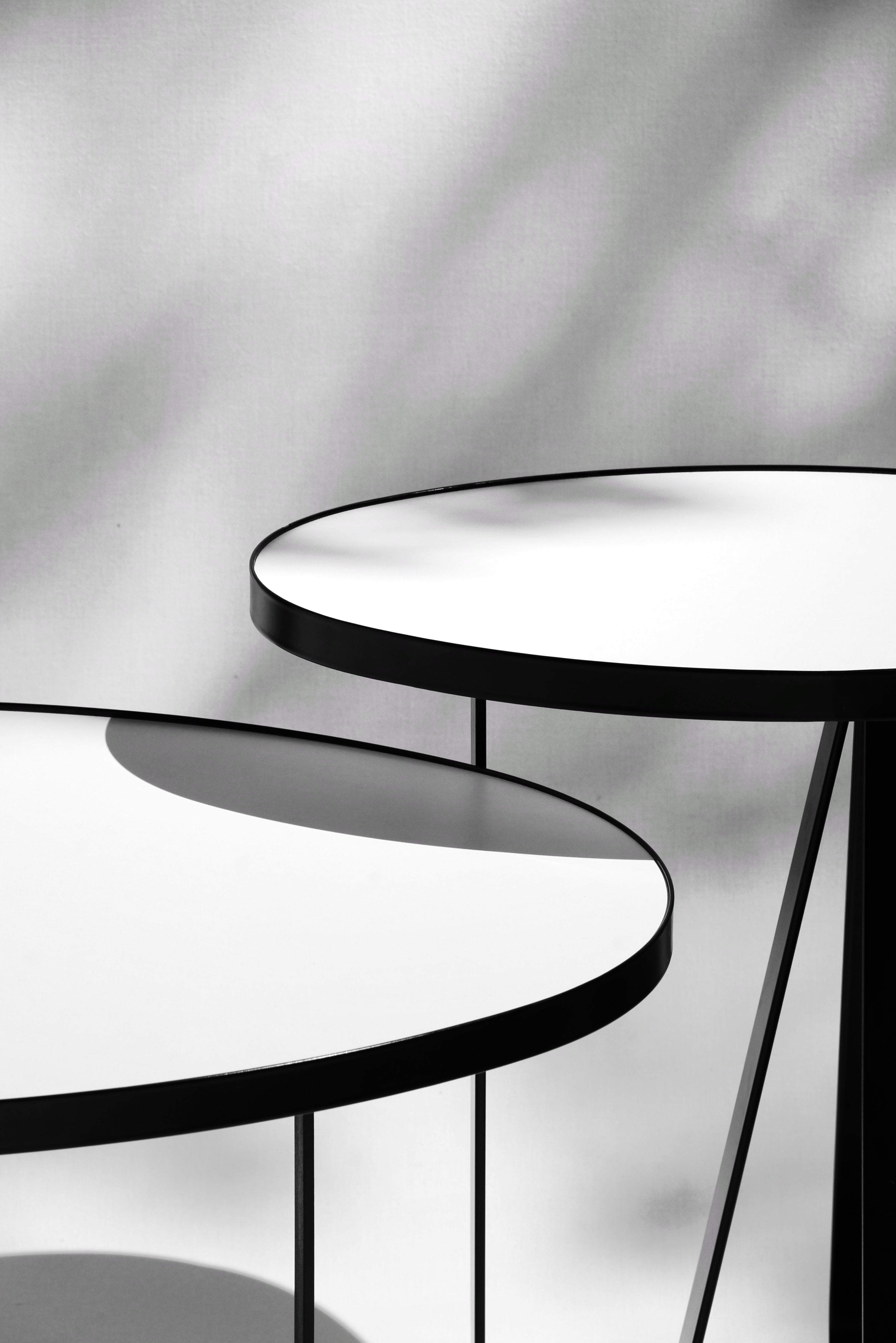 Lataa video: Akoria Design Minute: Urban Egg table